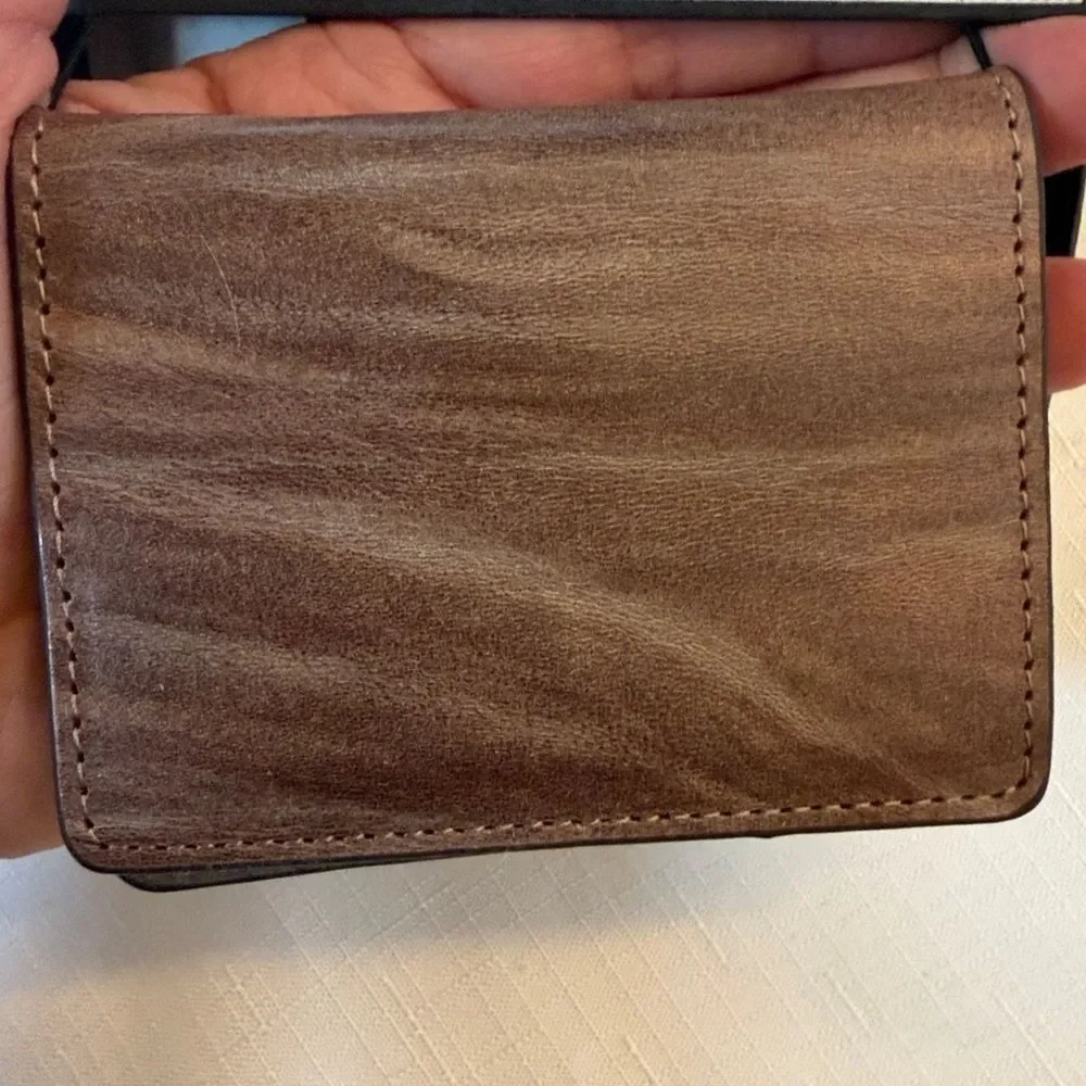 J. FOLD LEATHER CARRIER WALLET. NEW IN BOX